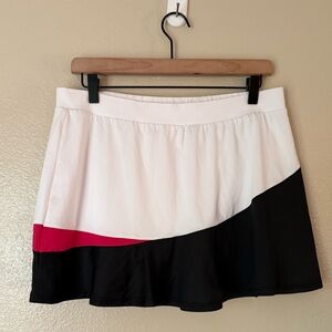 Tail White and Black Skort